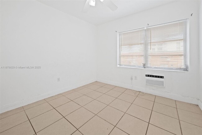 Building Photo - 3571 SW 10th St