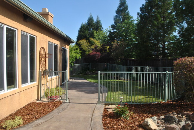 Building Photo - Gorgeous 4 Bedroom Home in the Stonebriar ...