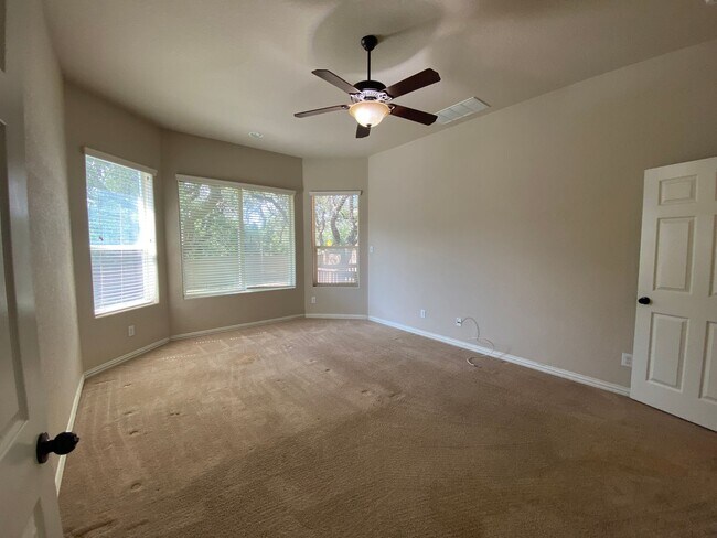 Building Photo - July Move-In Special