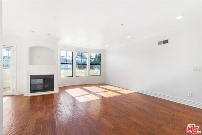 Building Photo - 12026 Hoffman St