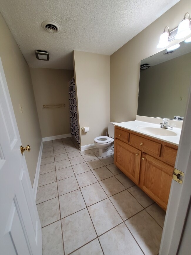 Building Photo - 178 Meadowbrook Cir