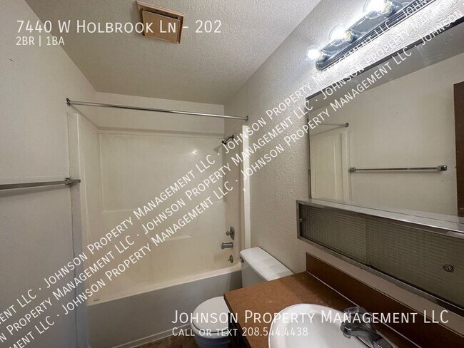 Building Photo - 7440 W Holbrook Ln