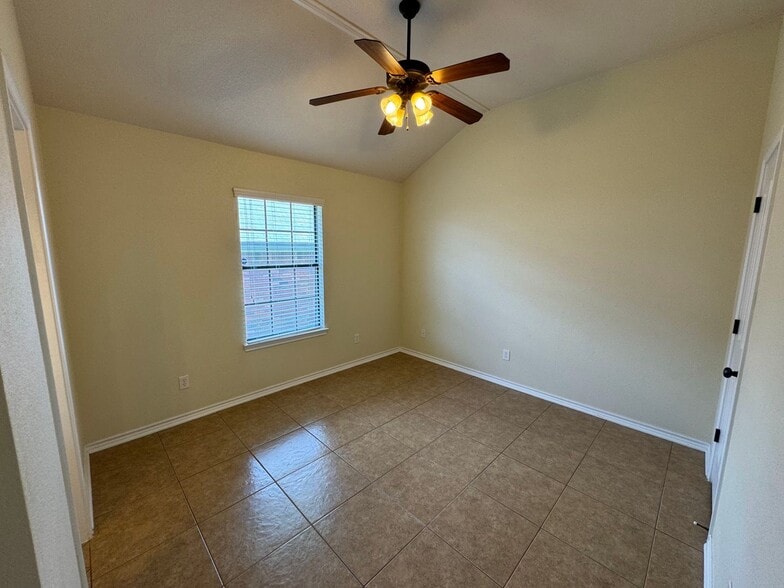 Building Photo - 5702 Graphite Dr