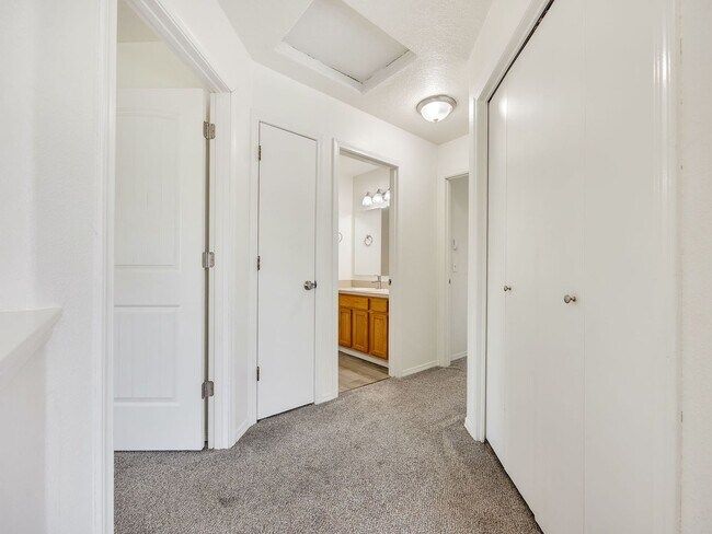 Building Photo - 1536 S Main Ave