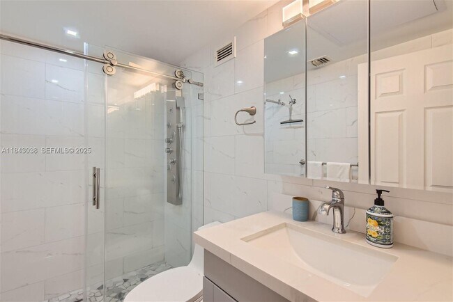 Building Photo - 2501 S Ocean Dr