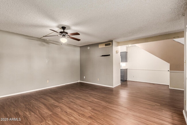 Building Photo - 2680 E Oakleaf Dr