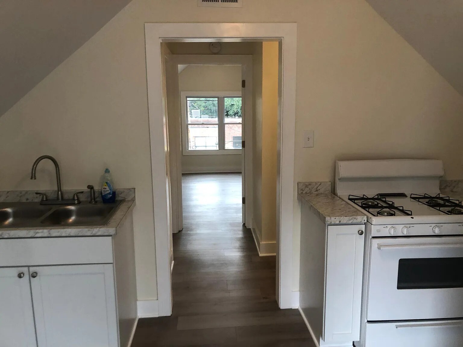 Building Photo - 2303 Murray Ave