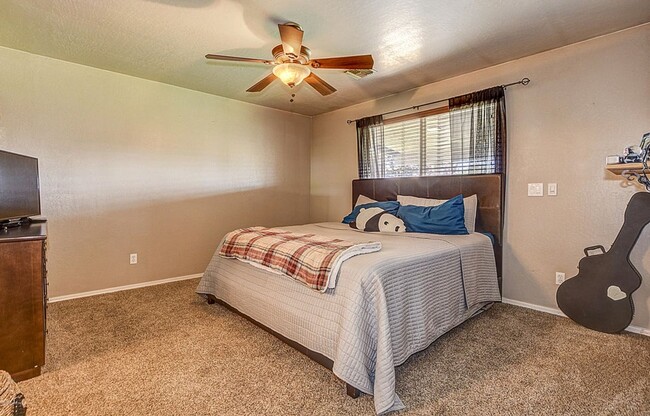 Building Photo - Three Bedroom, Two Bath home with RV Parking!