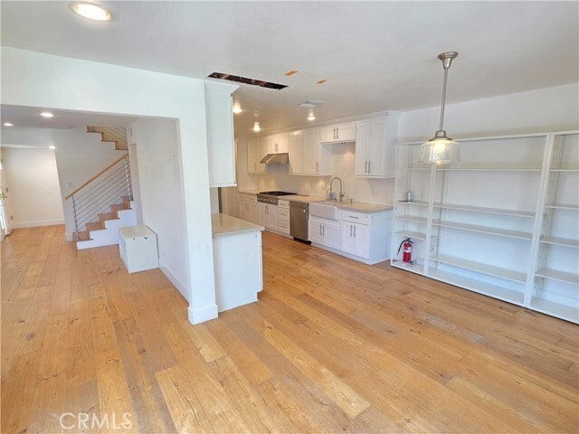 Building Photo - 20 Senisa