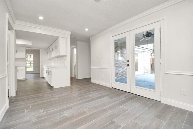 Building Photo - 3919 Fernglade Dr