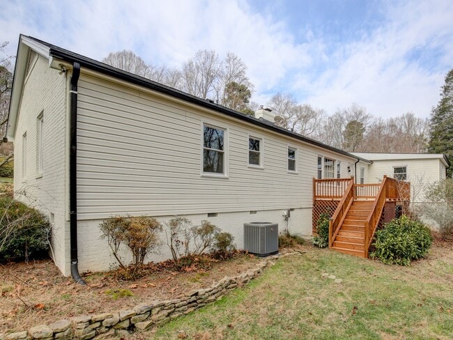 Building Photo - 4 Bed | 2 Bath House in Raleigh