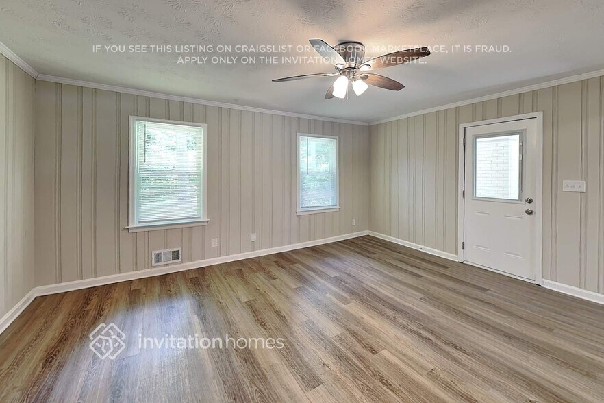 Building Photo - 921 Walnut Cir SW
