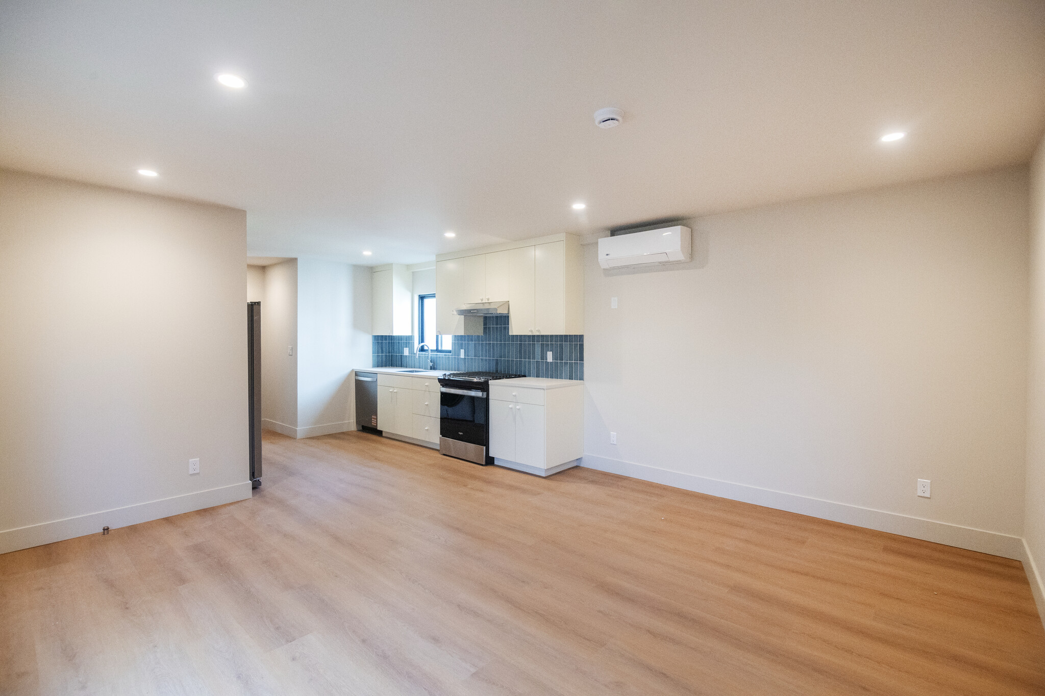 Building Photo - 4541 1/2 Melbourne Ave