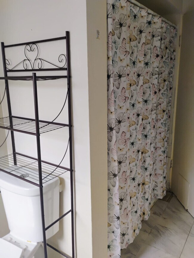 Building Photo - 538 State St