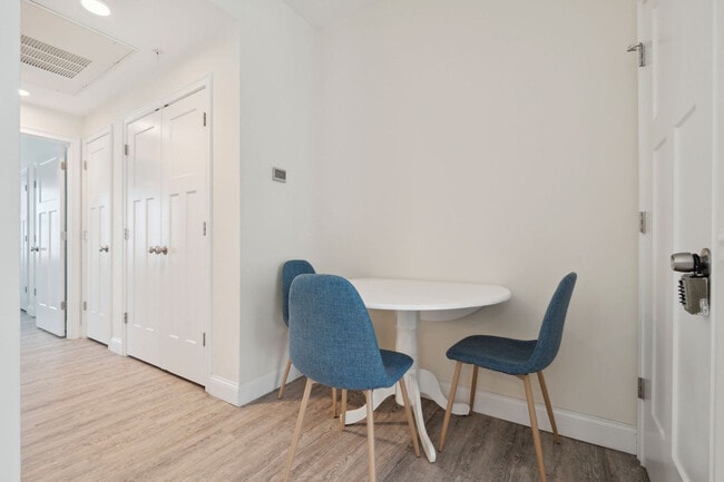 Building Photo - 128 Ashworth Ave