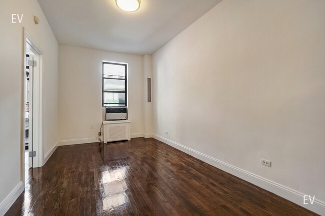 Building Photo - 37 E 65th St