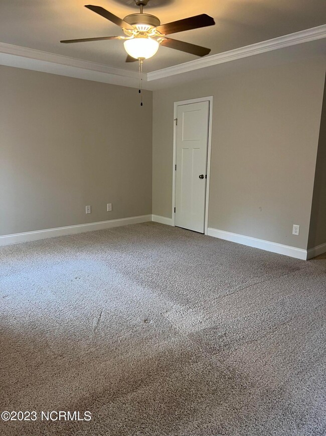 Building Photo - 412 Palisades Dr
