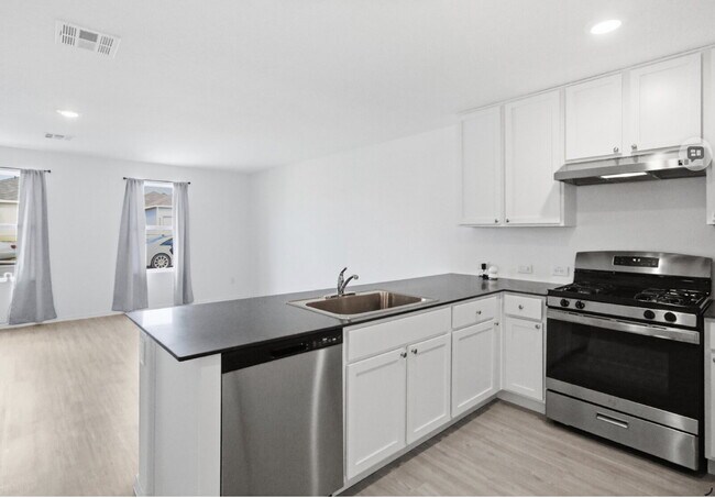 Building Photo - 8918 Solar Cv