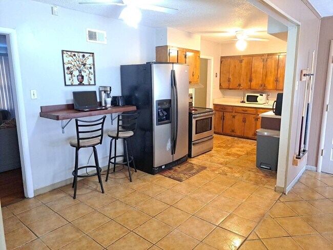 Building Photo - 1351 Janis Dr