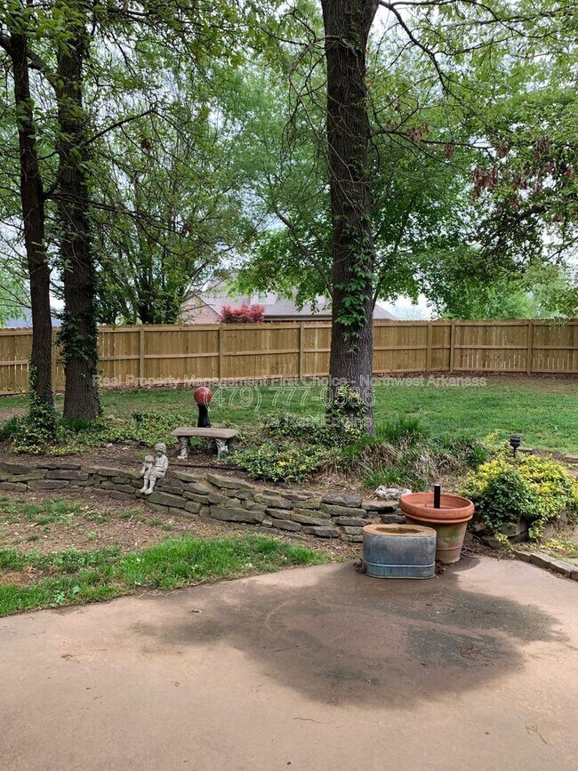 Building Photo - 300 Genesis Dr