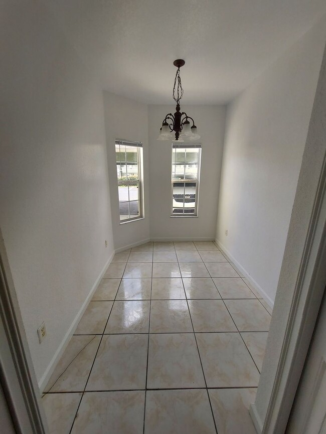 Building Photo - 2935 NE 7th St