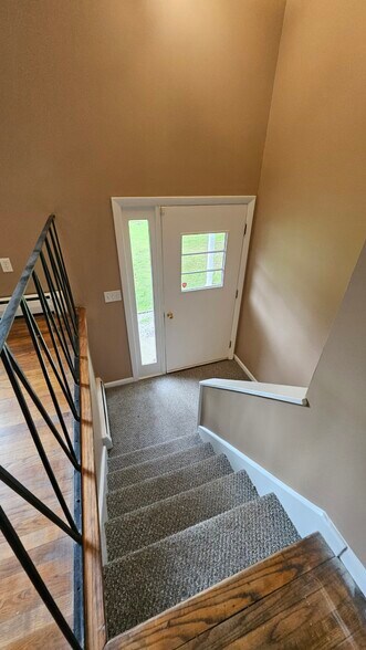 Front StairsTo Fron Tdoor - 5 Tudor Ct W