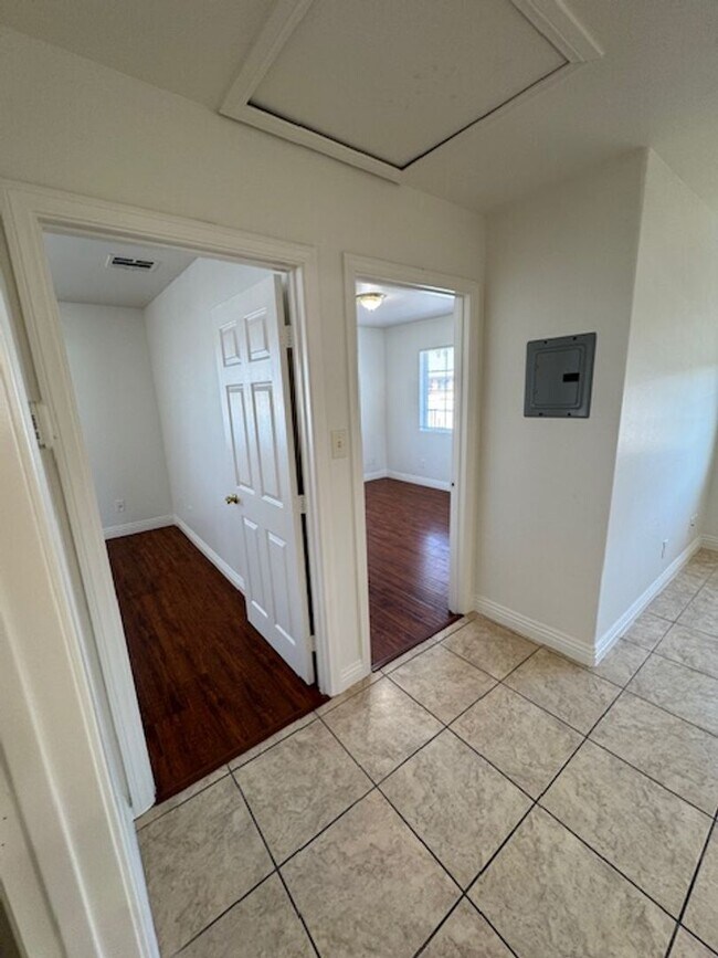 Building Photo - 253 E Plymouth St