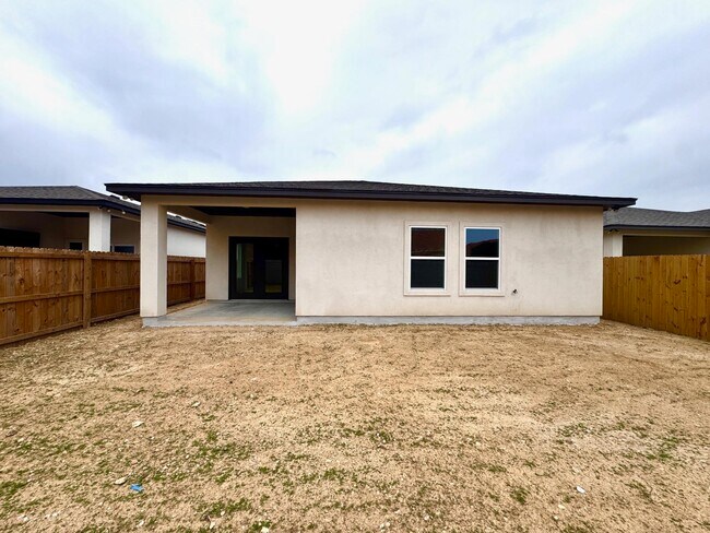 Building Photo - 1007 amezquita