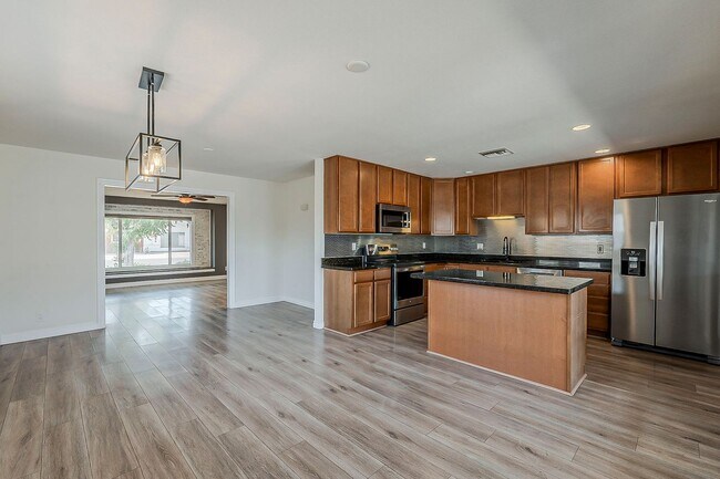 Building Photo - Three bedrooms and POOL in South Scottsdale!