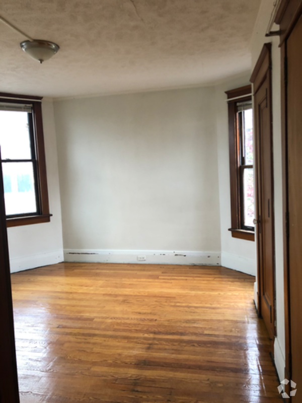 Building Photo - 225 S Maple Ave