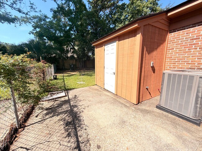 Building Photo - 639 Windermere Blvd