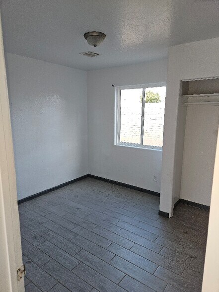 Building Photo - 5070 S Park Ave