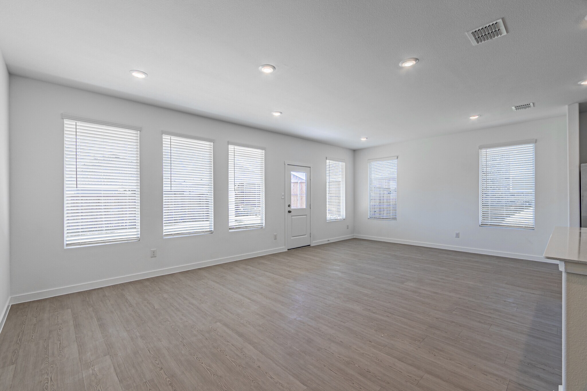 Building Photo - 10005 Warlander Dr