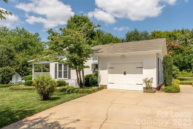 Building Photo - 108 Surfside Rd