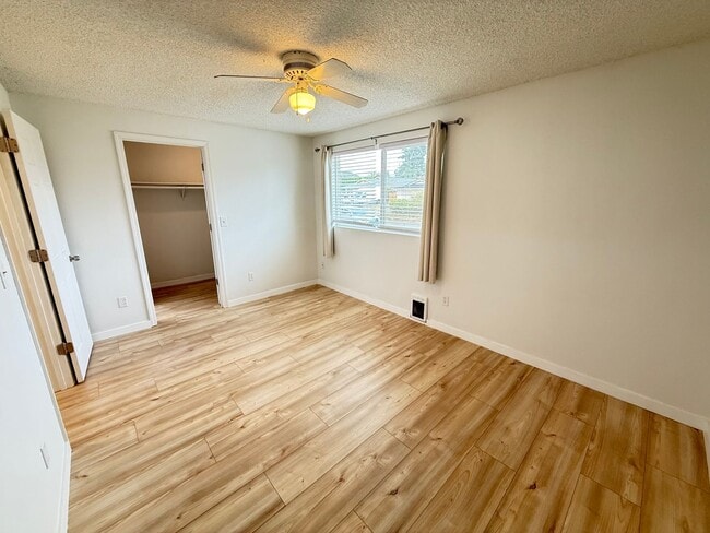 Building Photo - 1002 S 94th St