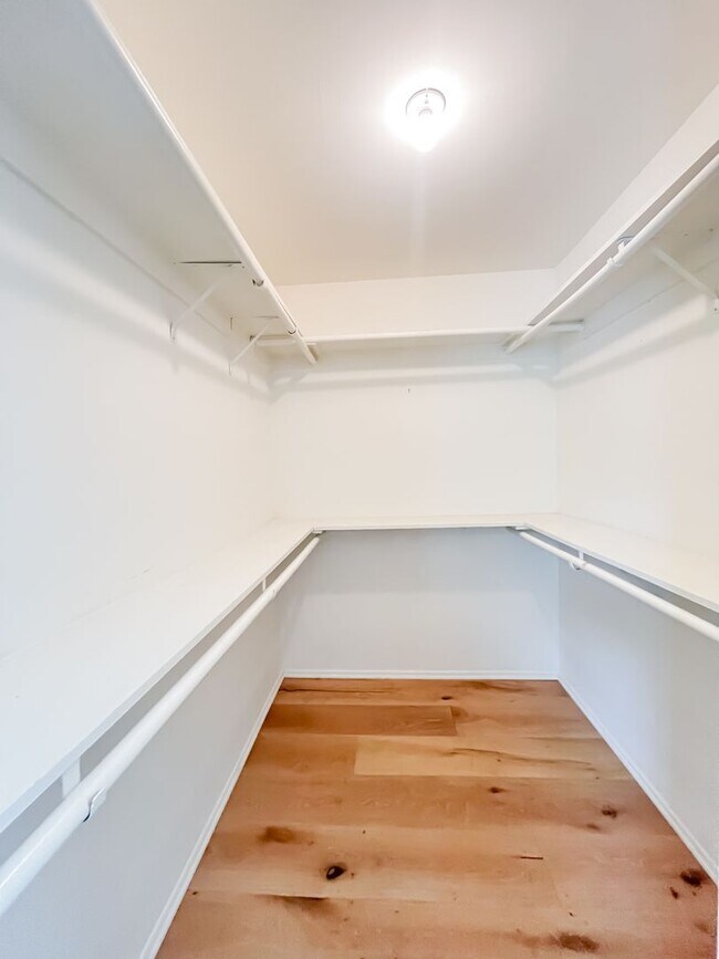 Building Photo - Breathtaking 2-Bedroom Townhome with 2-Car...