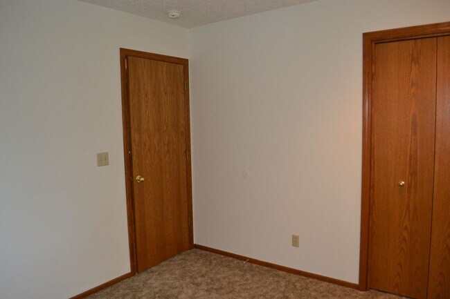 Building Photo - BEAUTIFUL 3 BEDROOM 3 BATH HOUSE LOCATED IN SOUTH SALEM