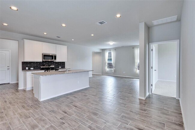 Building Photo - 1105 Burin Dr