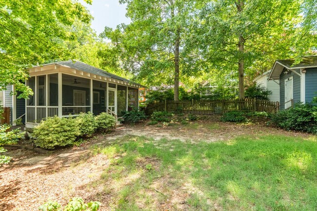 Building Photo - Downtown Raleigh Bungalow: Available September 11th