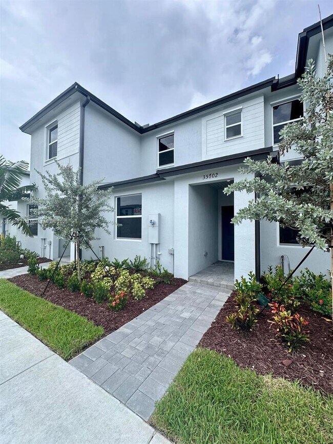 Building Photo - 35702 SW 178th Ct