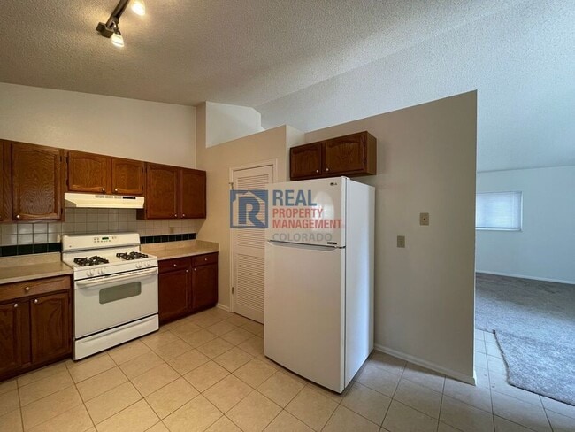 Building Photo - 4945 Marabou Way