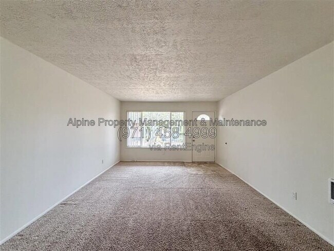 Building Photo - 925 NW Joy Ave