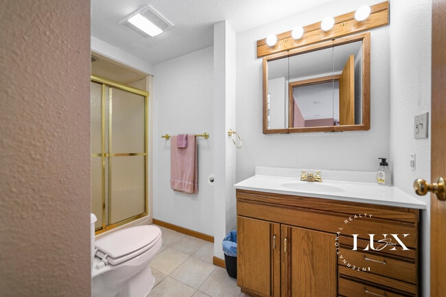 Building Photo - 2504 Sheffield Cir N