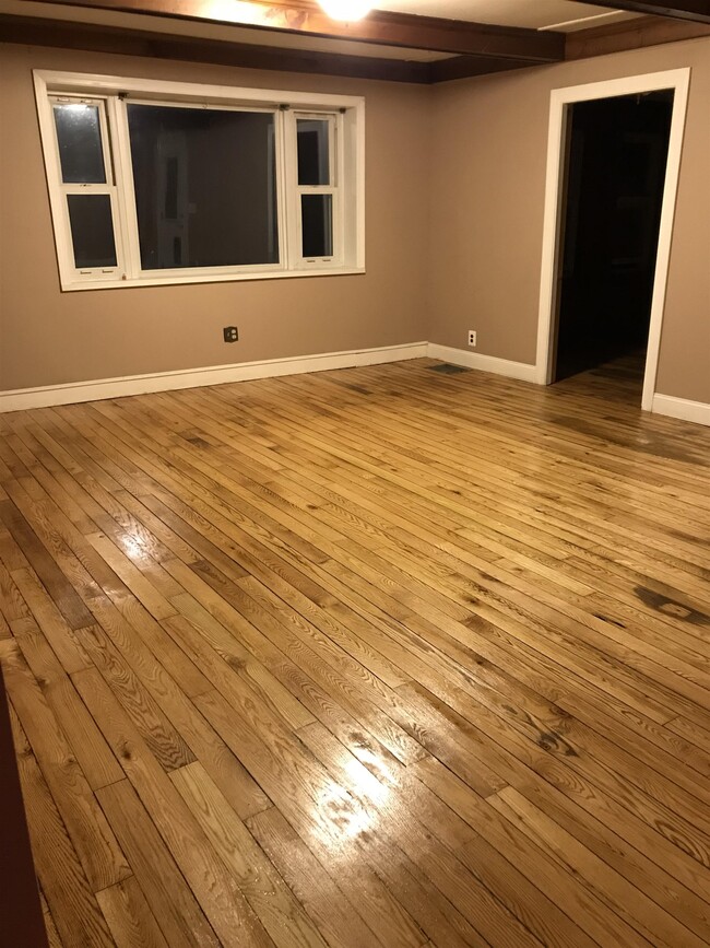 Building Photo - 293 Bear Hill Rd