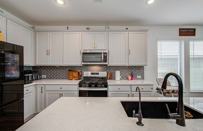 Building Photo - 4722 Crest Hill Dr