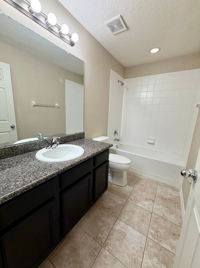 Building Photo - 3 BEDROOM 2.5 BATHROOM 1 CAR GARAGE IN PIN...