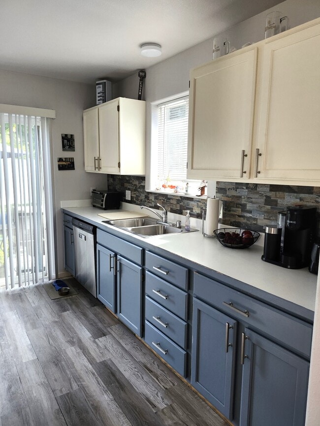 Building Photo - 5810 N Loraine St