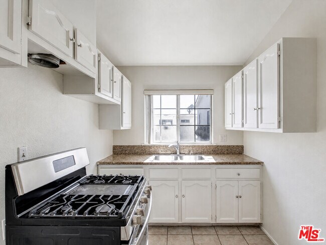 Building Photo - 4841 W 18th St