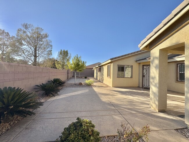 Building Photo - 4595 Grindle Point St