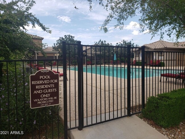 Building Photo - 16345 W Latham St